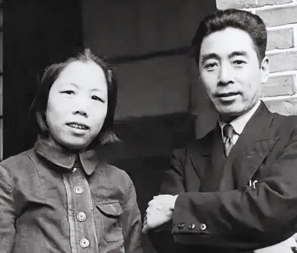 炒股配资网站有 82年，周恩来胞弟到西花厅诉苦，邓颖超：今天我倒要说说我的委屈