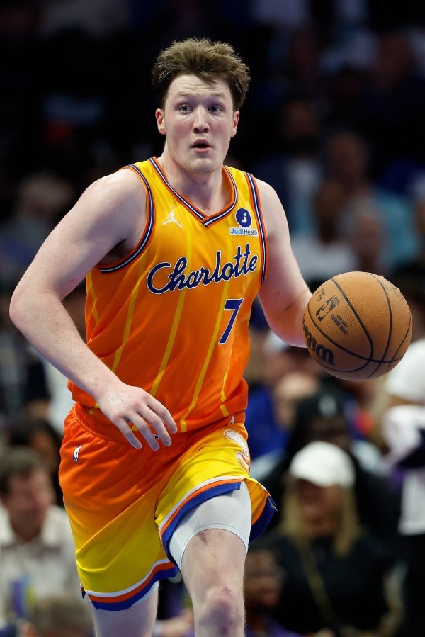 按天配资网之家 高端局撞墙~三分王克尼佩尔常规赛三分命中率42.5% 附加赛共12中1